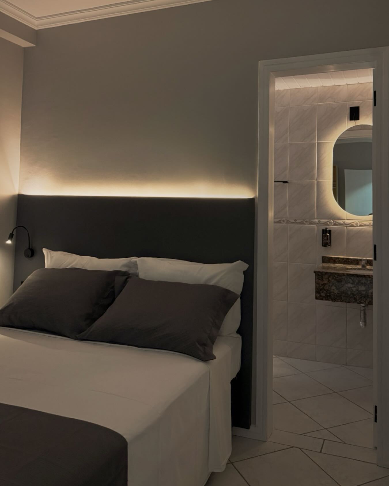 O lado urbano do JJ Hotels. 🏙️
Conforto, design moderno e a apenas 150 metros da Praia Central de Balneário Camboriú. Tudo o que você precisa para curtir o agito da cidade, com aquele café da manhã que você já conhece.
Link na bio para garantir seus dias em BC.
#jjhoteis #balneariocamburiu #design #praiacentral