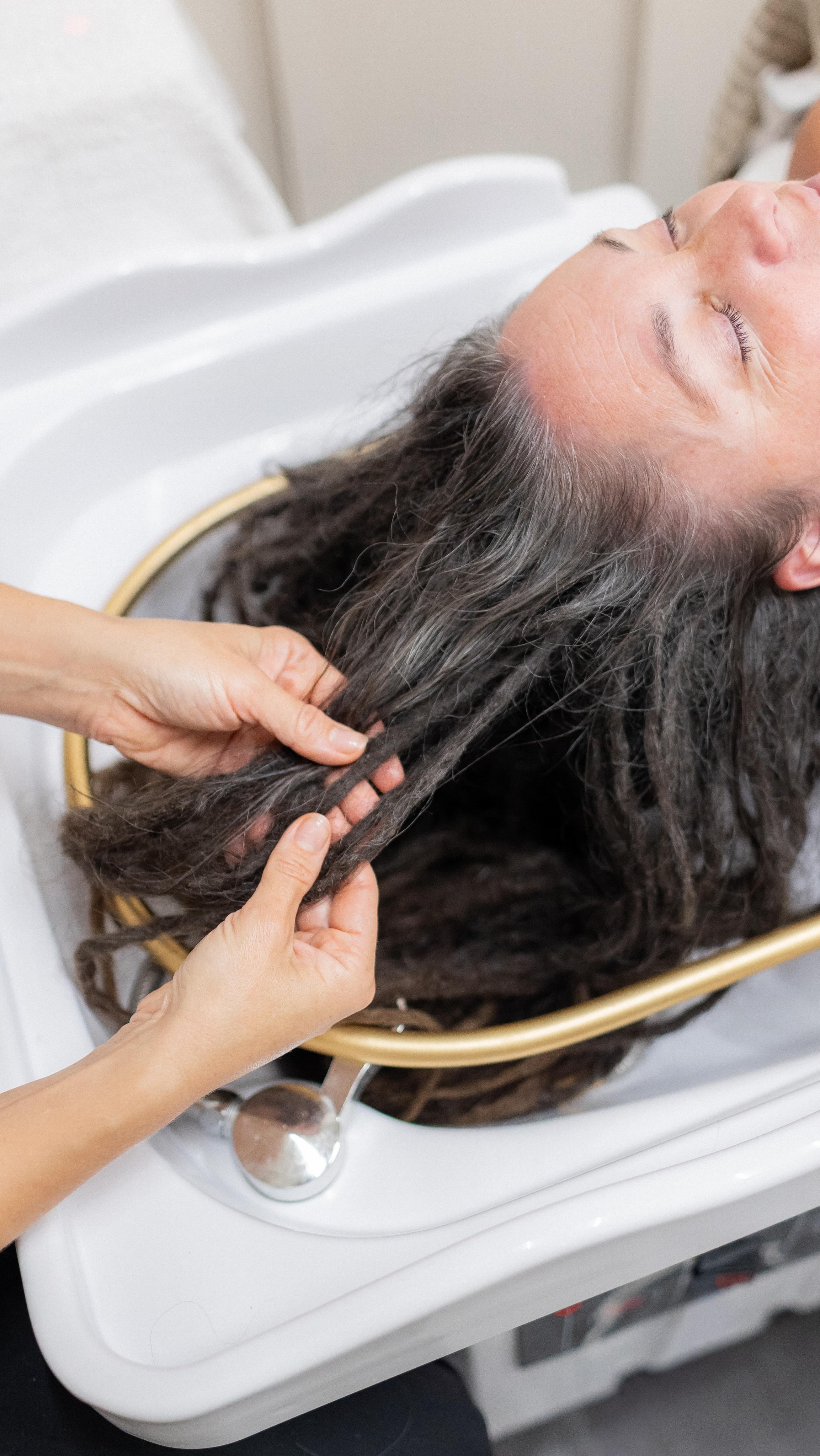 Here are some of the outtakes from filming the April fools content vid! Enjoy 😊 &have a happy Easter weekend 🐣