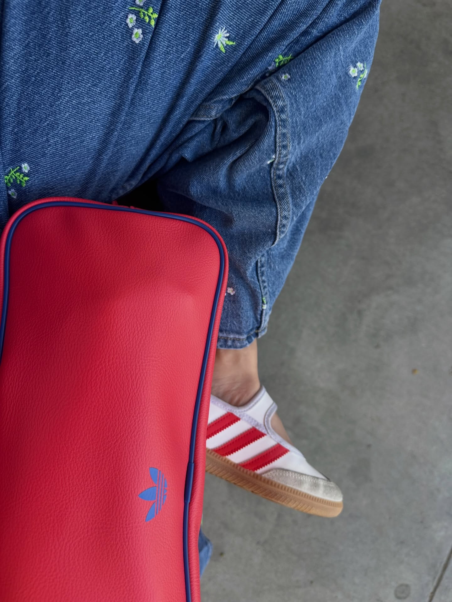 ✨Últimos Outfit✨
1. Estoy obsesionada con Adidas
2. Amo el color nuevo de Bruja