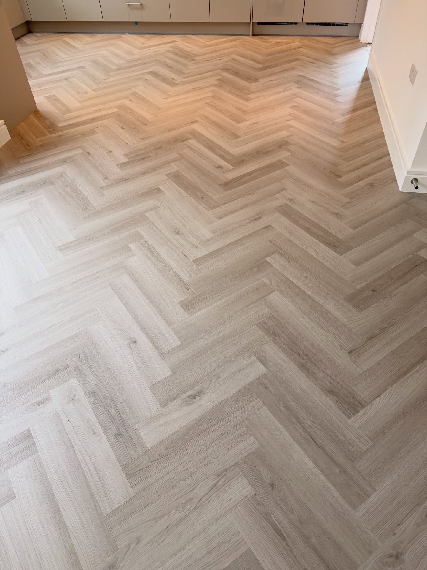Explora, Pale Grey Herringbone LVT