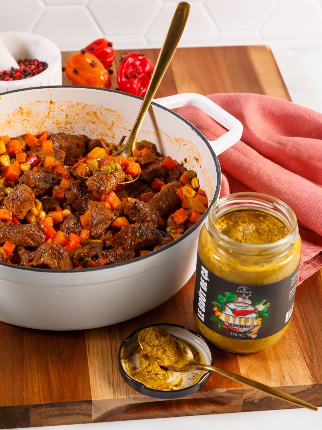 🌿TUTIPIS — la base de tout bon plat
Si tu veux que ça goûte VRAIMENT bon…
c’est ici que ça commence.
Notre marinade passe partout
celle qui transforme tout 🔥
🌿 Riche en herbes fraîches
🧄 Bien relevée, parfaitement équilibrée
🌶️ Une profondeur de goût qui pénètre chaque bouchée
Elle ne fait pas que mariner…
elle réveille tes plats.
Parfaite pour :
Poulet 🍗 | Bœuf 🥩 | Poisson 🐟 | Légumes 🥦
Riz collé 🍚 | Ragoût 🍲
Un seul ingrédient… et ton plat change complètement.
Bienvenue dans l’essence de Le Goût de Ça.
#legoutdeca #marinade #caribbeanfood #foodie #mtlfood