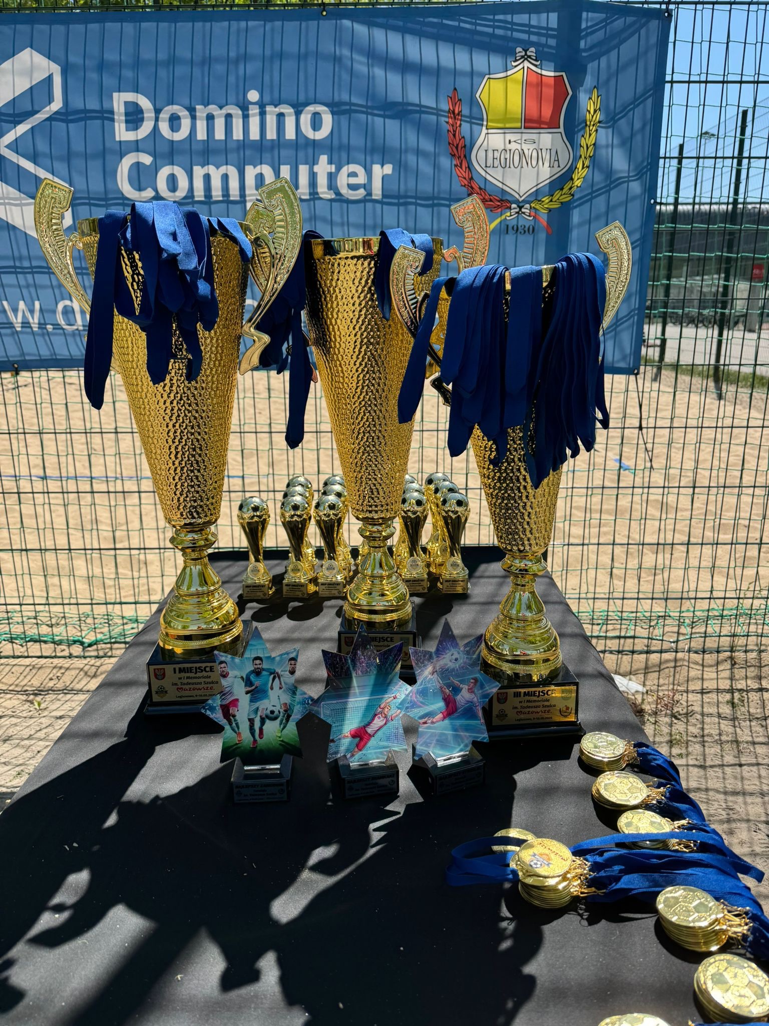 Wygraliśmy ! 🏆🥇⚽️ Rocznik 2017 z trenerem Jakubem Borczyńskim @b0ru_2 wygrał turniej @profuturecup_ 💪 W dwudniowym turnieju brały udział 32 drużyny z całej Polski - nasza drużyna była najlepsza !!! 🙌🔥🔥🔥 Brawo drużyna, brawo trener, brawo rodzice 👏 #druzyna #piłkanożna #turniejpiłkarski #winner