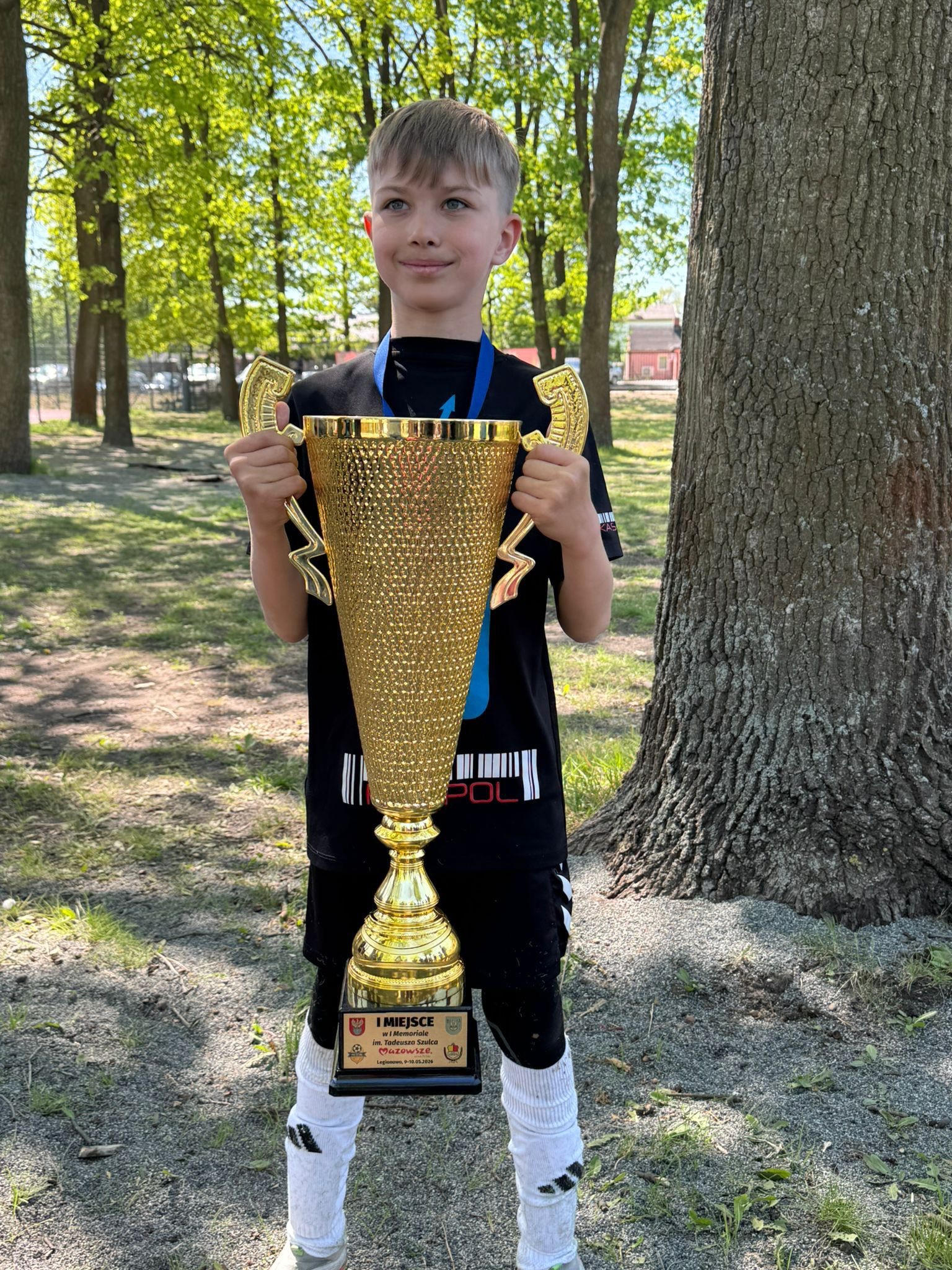 Wygraliśmy ! 🏆🥇⚽️ Rocznik 2017 z trenerem Jakubem Borczyńskim @b0ru_2 wygrał turniej @profuturecup_ 💪 W dwudniowym turnieju brały udział 32 drużyny z całej Polski - nasza drużyna była najlepsza !!! 🙌🔥🔥🔥 Brawo drużyna, brawo trener, brawo rodzice 👏 #druzyna #piłkanożna #turniejpiłkarski #winner