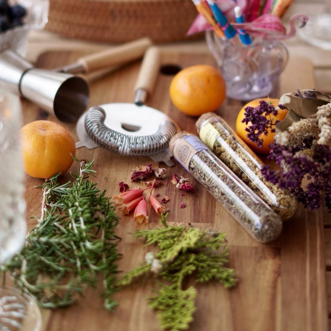 Long before cocktails became trendy bar drinks, many were originally created with herbs, bitters, flowers, roots, and botanical infusions 🌿🍸
Tea and herbs naturally belong in cocktails because they add depth, aroma, color, and layers of flavor that syrups alone can’t create.
One of the easiest ways to make a tea-inspired summer drink:
✨ Brew hibiscus tea and let it cool
✨ Add sparkling water, fresh lime, and mint
✨ Optional: splash of gin or vodka
✨ Serve over ice with orange slices
Refreshing, floral, and perfect for summer evenings ☀️
Join our tea-inspired cocktail workshop this weekend to discover more botanical flavors, herbal pairings, and unique summer drinks ✨
#teacocktail #herbalcocktail #summercocktails #tealover #mixology