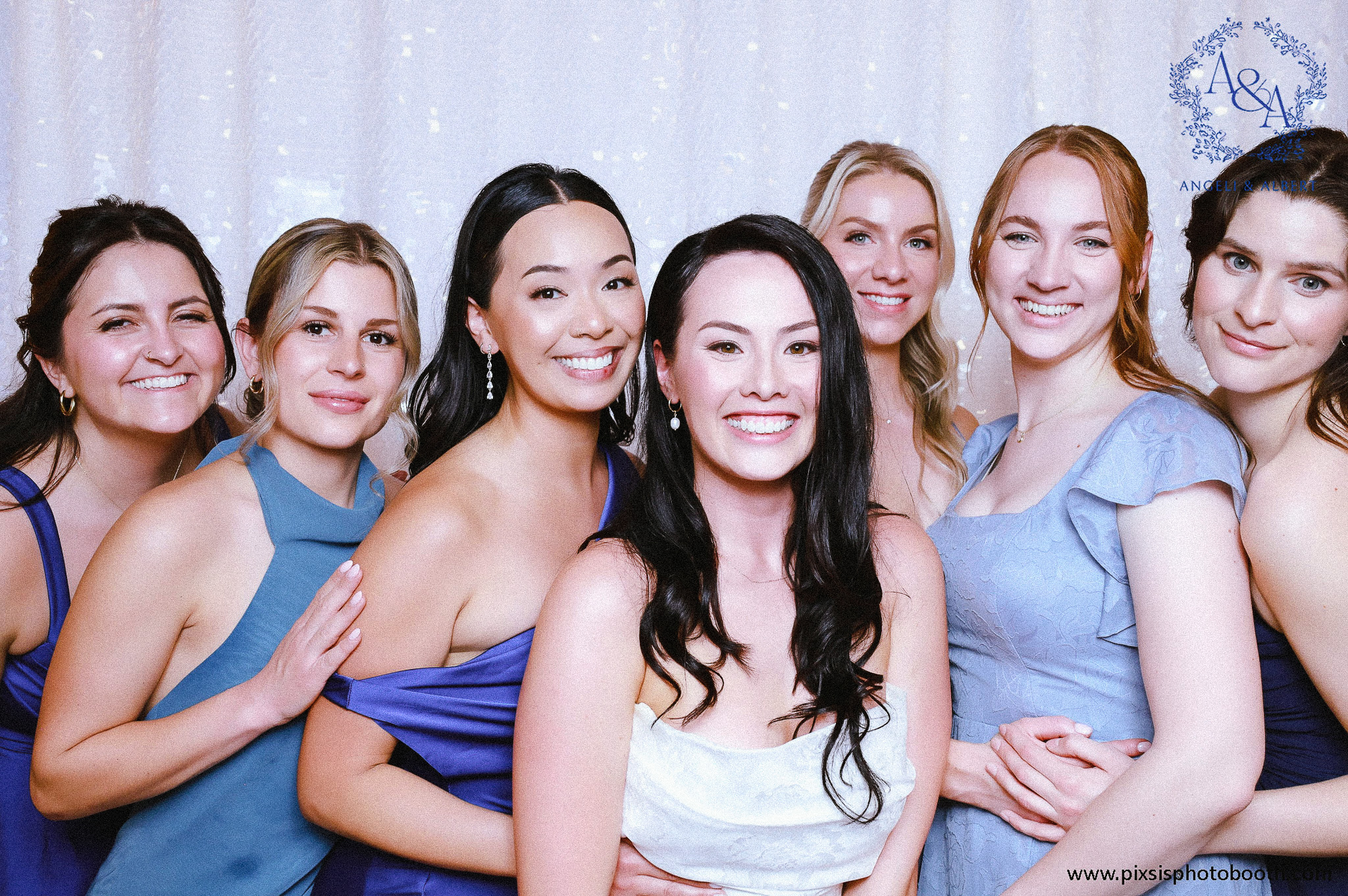 Swipe through some of our favorite snaps from Angeli & Albert's Wedding Photo Booth 📸
.
.
@pixsisphotobooth
.
.
#weddingphotobooth #winnipegweddings #winnipegweddingphotography #winnipegwedding #wedding2026