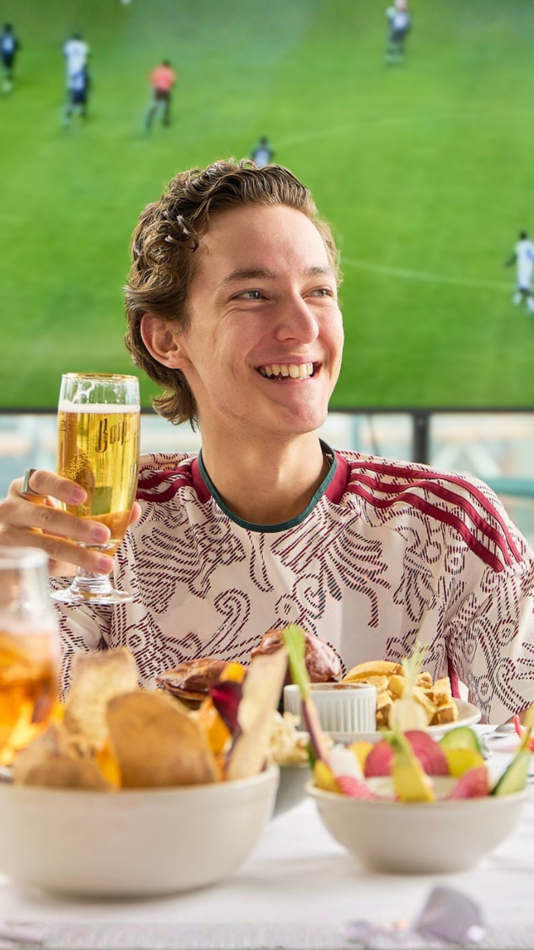 Cada jugada se disfruta mejor con una cerveza en la mano.
Reúne a tus amigos en Arango y acompaña cada minuto del partido con el mejor ambiente y una vista incomparable.
Reservaciones: 55 1844 4031
📍Av. de la República 157, Piso 7
#RestaurantesCDMX #PlanEnLaCiudad #ArangoCDMX #AltaCocinaMexicana #RooftopCDMX