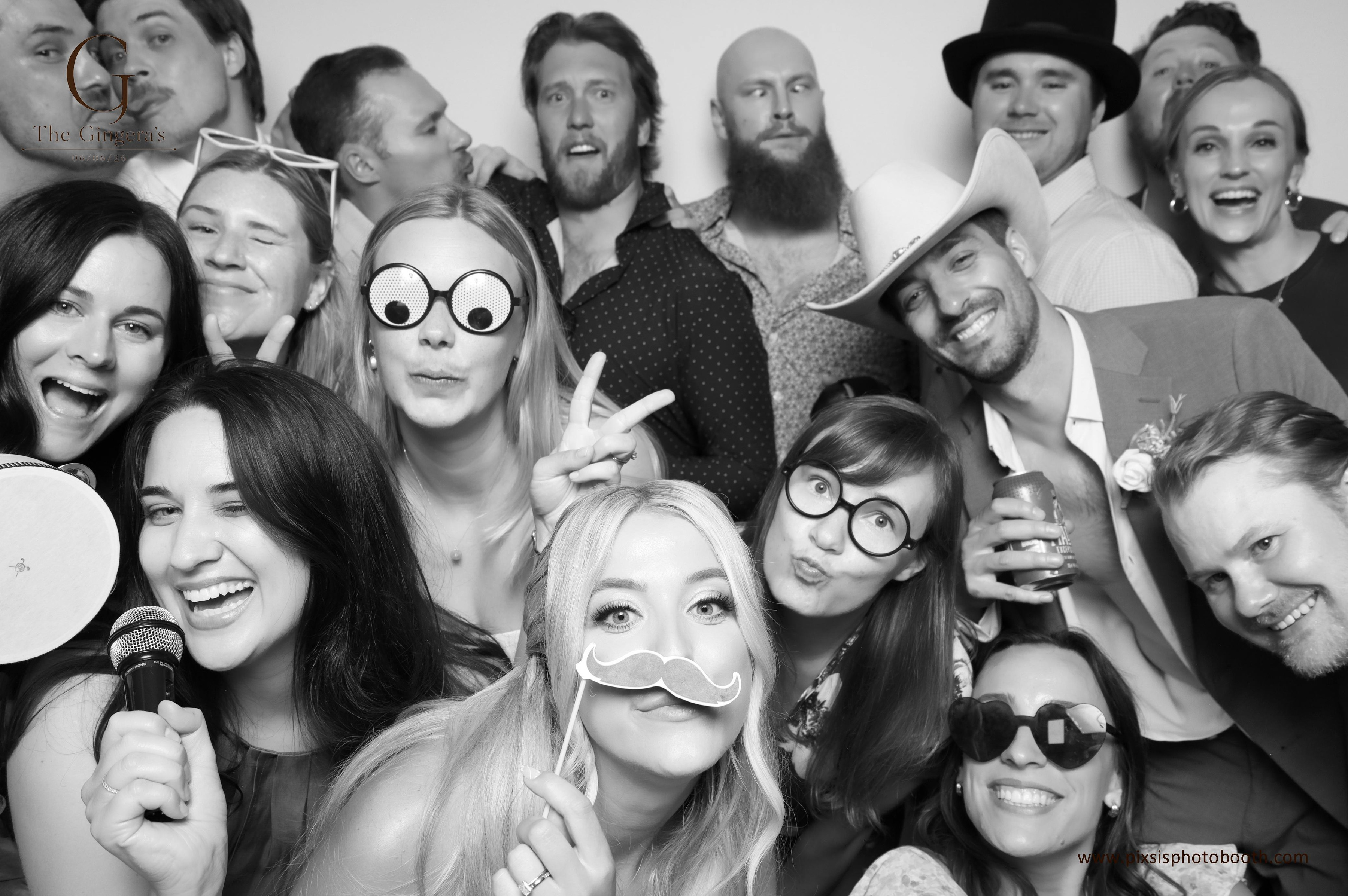 The Gingera’s Wedding Photo Booth Throwback. 06.06.2026
.
.
@pixsisphotobooth
.
.
#winnipegphotobooth #winnipegweddings #winnipegwedding #weddingphotobooth