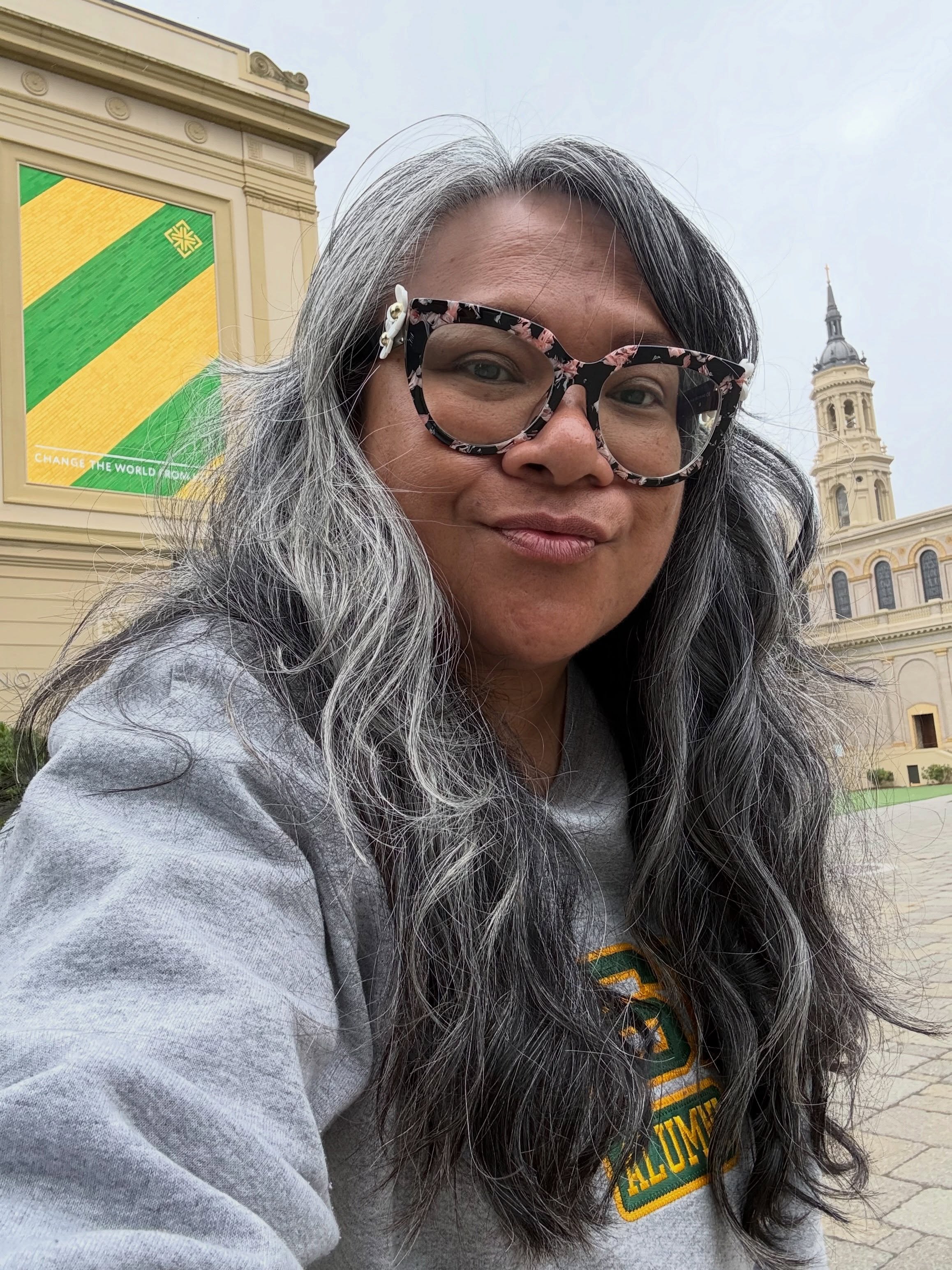 Hello again, @usfca Triple Don in the MFA for Young Readers program. First residency down, four to go! 5/5 highly recommend đ
Also saw @phantomtour in SF
Also 5/5 highly recommend đ
#usfdoña #usfmfay